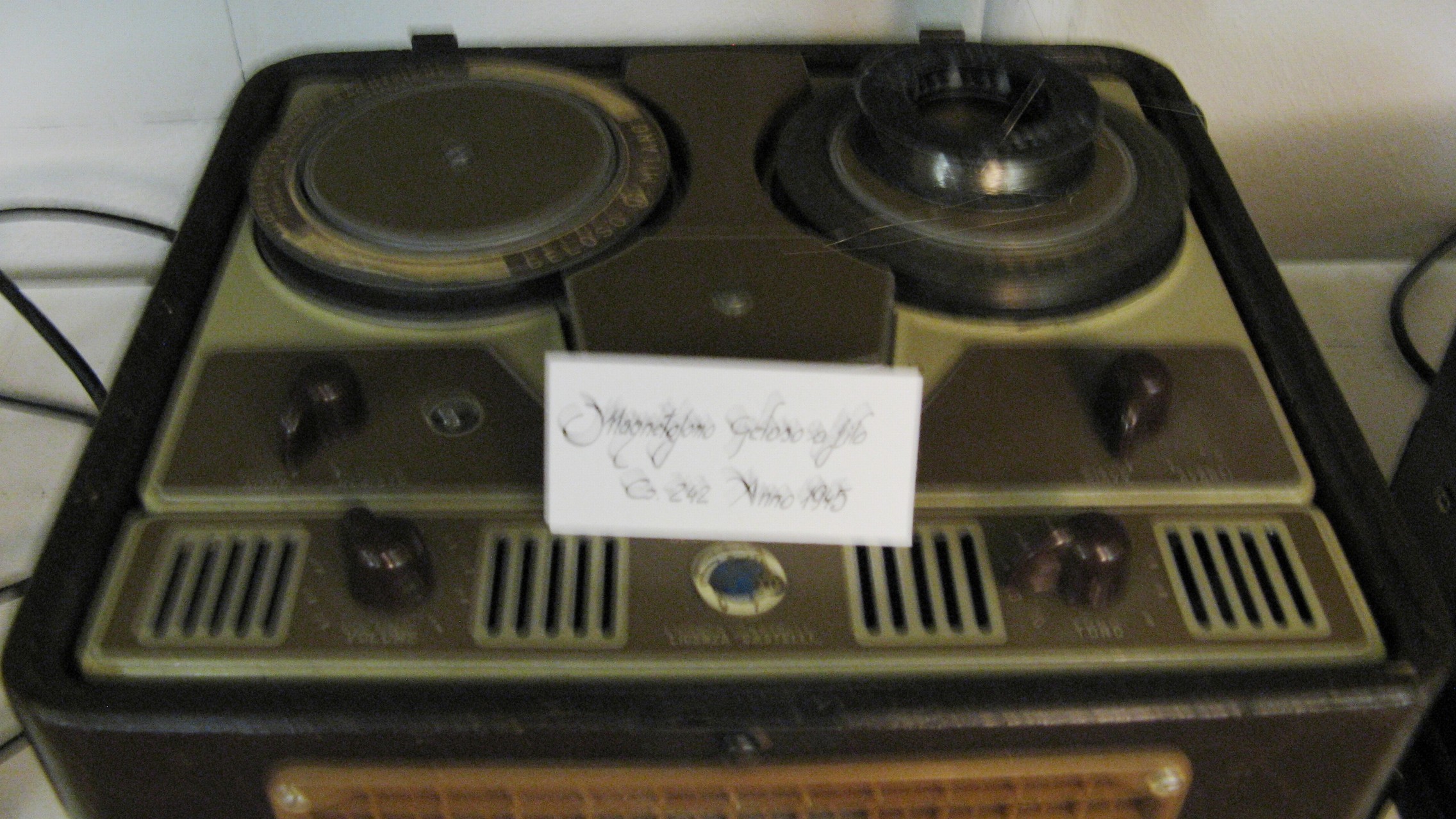 n_28- Collezione storica di macchine per la riproduzione sonora - Magnetofono Geloso a filo di acciaio.jpg